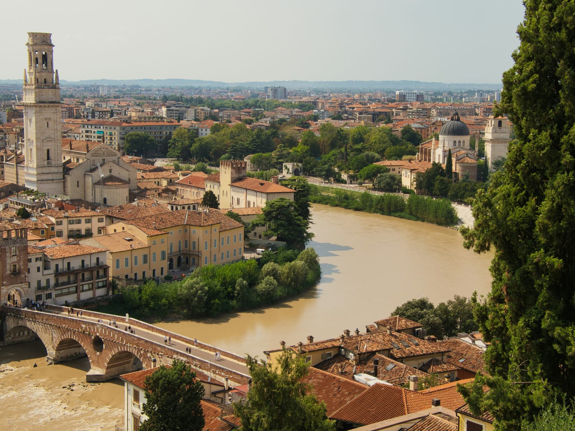 Piazzale Castel San Pietro, a 1,9 km da Marcello Sleep & Spa, nel centro storico di Verona