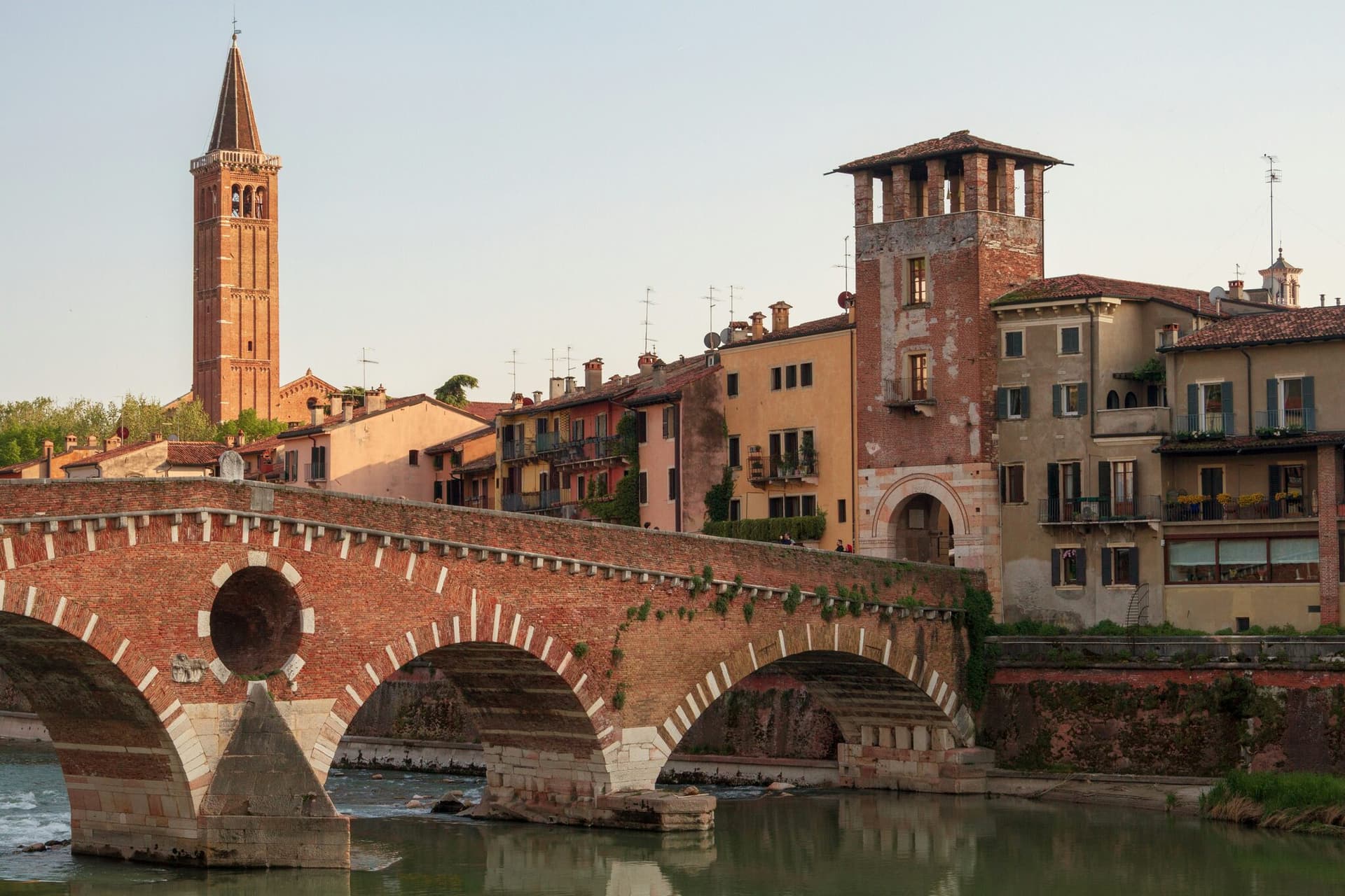 Ponte Pietra, a 1,5 km da Marcello Sleep & Spa, nel centro storico di Verona